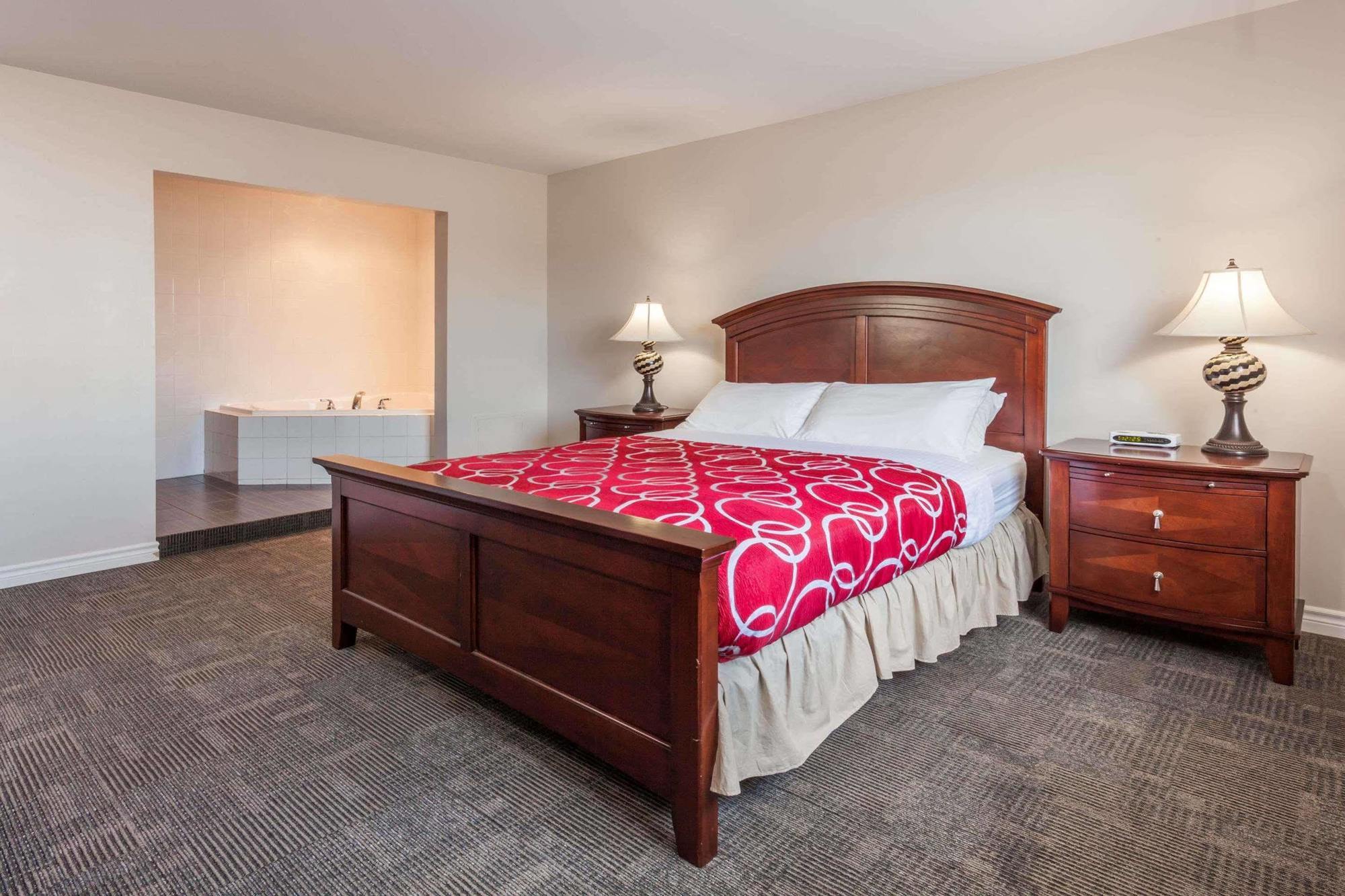 Super 8 By Wyndham Kirkland Lake Экстерьер фото